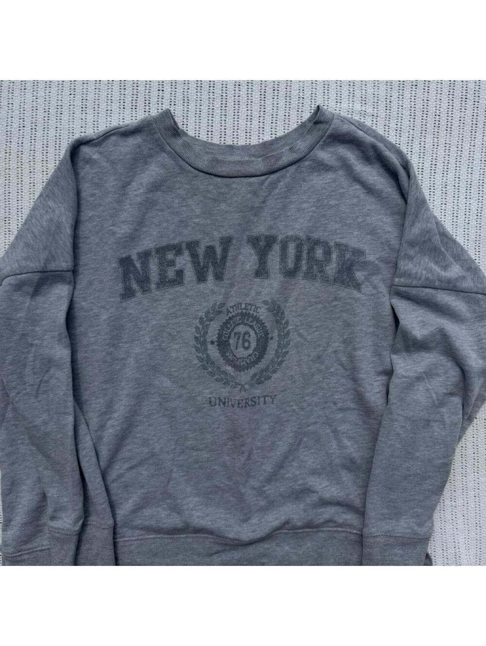 Colsie New York University Gray Sweatshirt Size Large